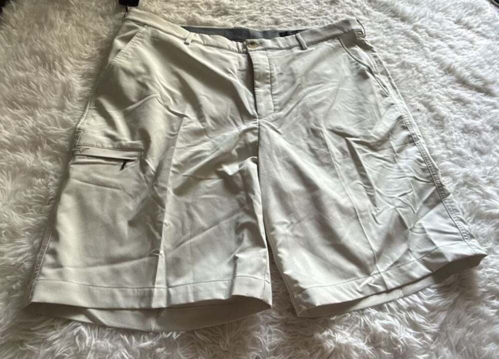 Greg Norman Performance Fabric Comfort Stretch Golf Shorts light khaki sz 40